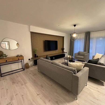 140Qm - 4 Zimmer- Parkplatz - Autobahn - Blauer See - Mallibase Apartments Garbsen Esterno foto