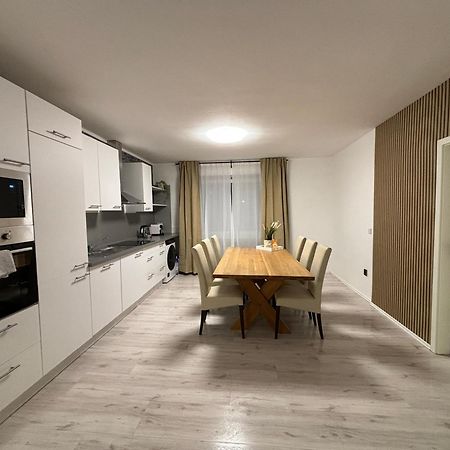 140Qm - 4 Zimmer- Parkplatz - Autobahn - Blauer See - Mallibase Apartments Garbsen Esterno foto