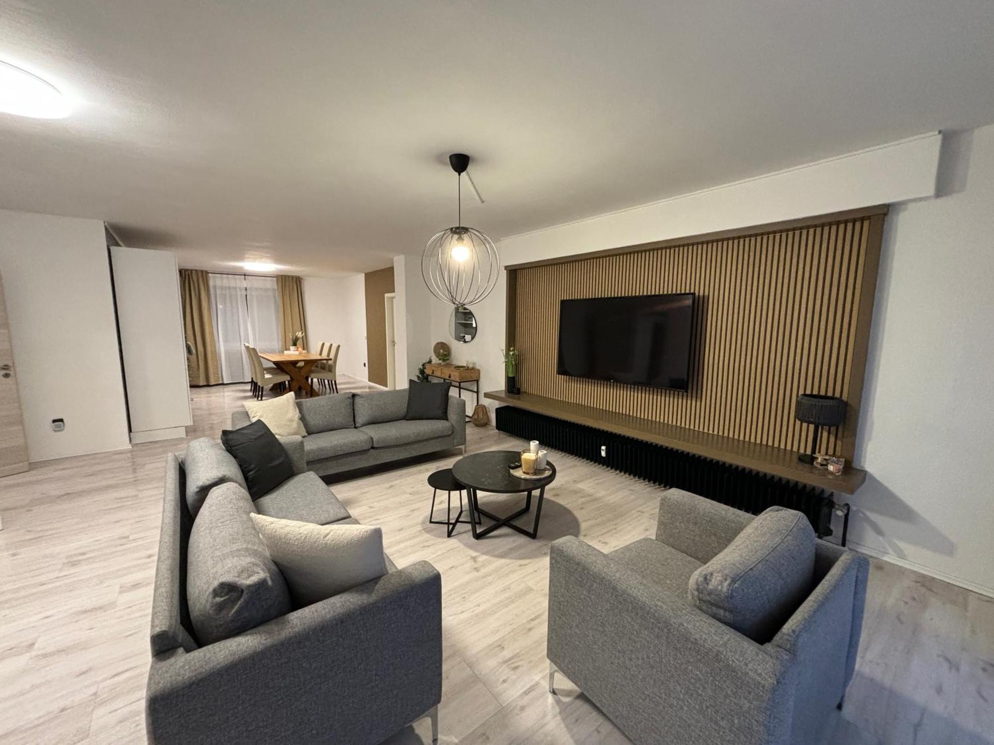 140Qm - 4 Zimmer- Parkplatz - Autobahn - Blauer See - Mallibase Apartments Garbsen Esterno foto