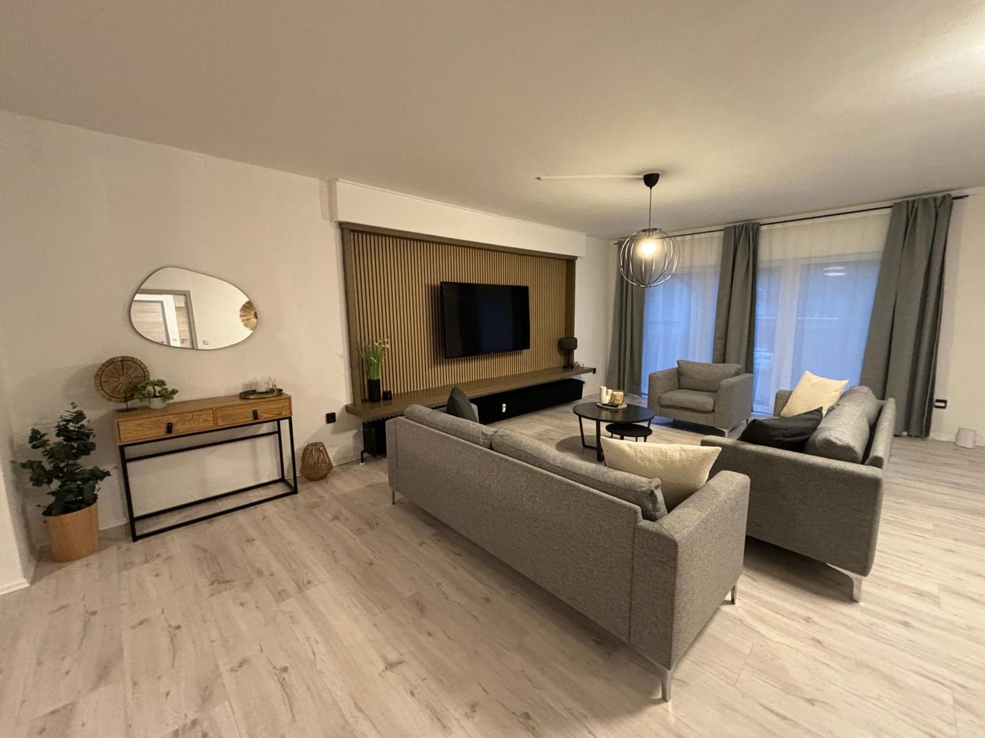140Qm - 4 Zimmer- Parkplatz - Autobahn - Blauer See - Mallibase Apartments Garbsen Esterno foto