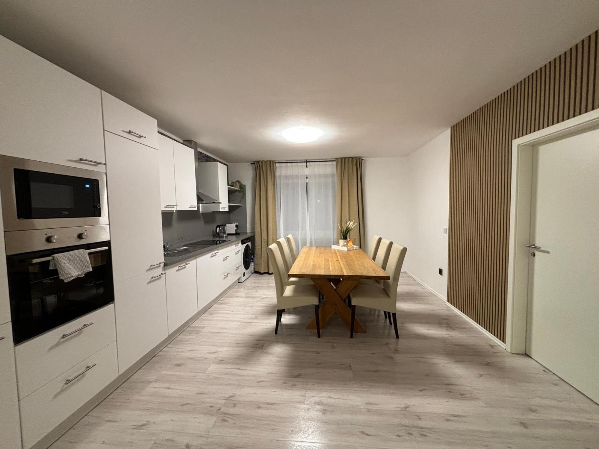140Qm - 4 Zimmer- Parkplatz - Autobahn - Blauer See - Mallibase Apartments Garbsen Esterno foto