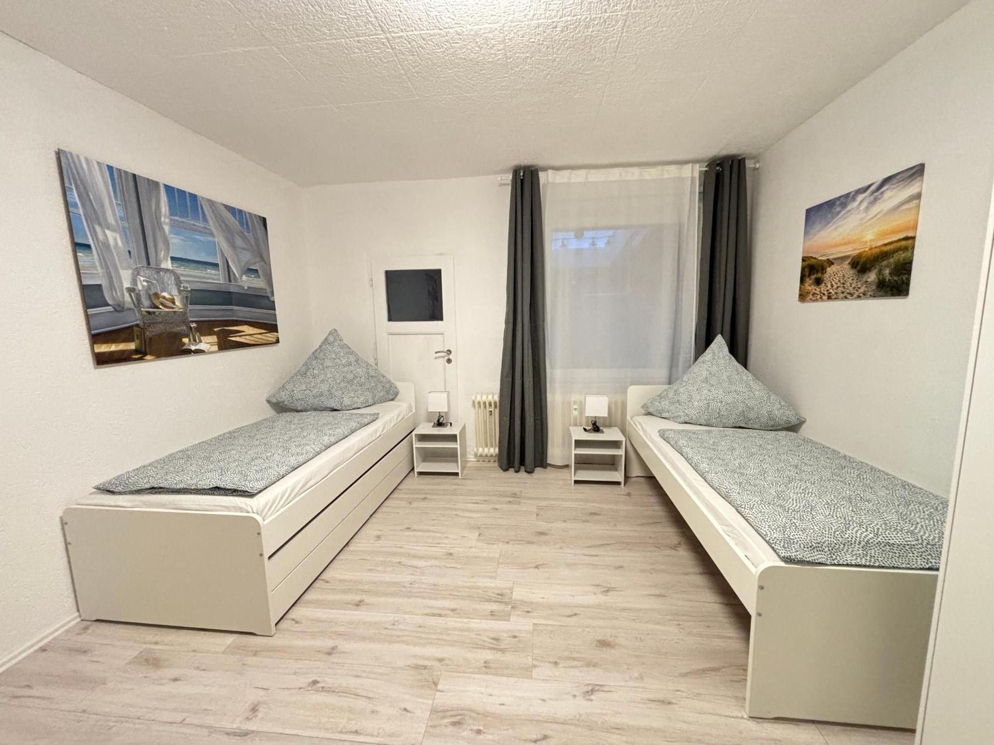 140Qm - 4 Zimmer- Parkplatz - Autobahn - Blauer See - Mallibase Apartments Garbsen Esterno foto