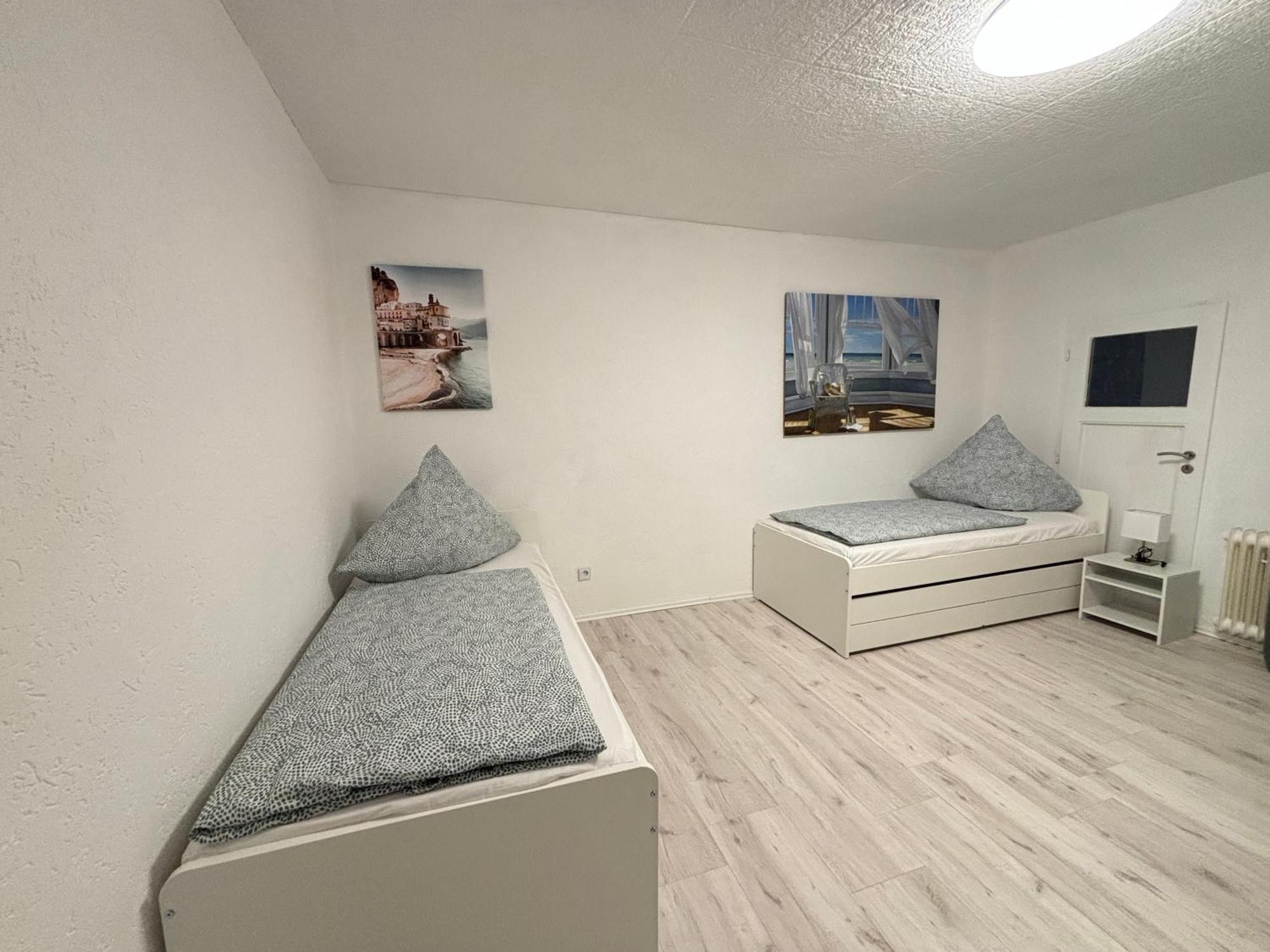 140Qm - 4 Zimmer- Parkplatz - Autobahn - Blauer See - Mallibase Apartments Garbsen Esterno foto