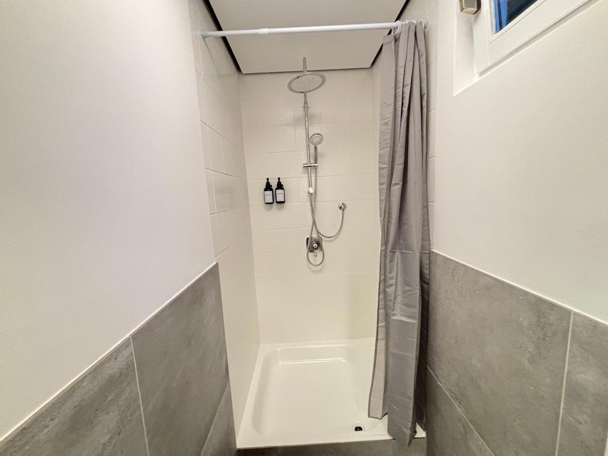 140Qm - 4 Zimmer- Parkplatz - Autobahn - Blauer See - Mallibase Apartments Garbsen Esterno foto