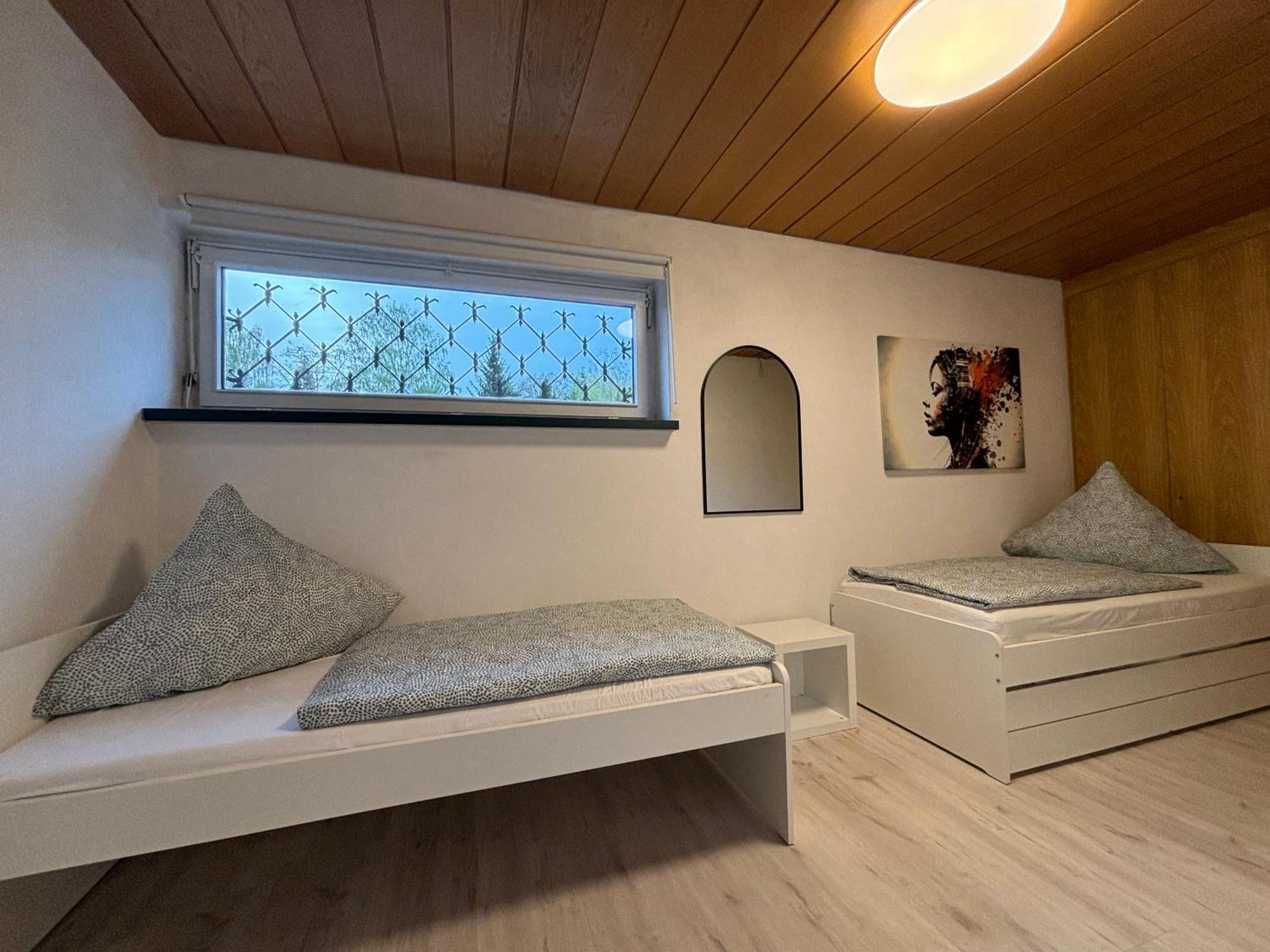 140Qm - 4 Zimmer- Parkplatz - Autobahn - Blauer See - Mallibase Apartments Garbsen Esterno foto