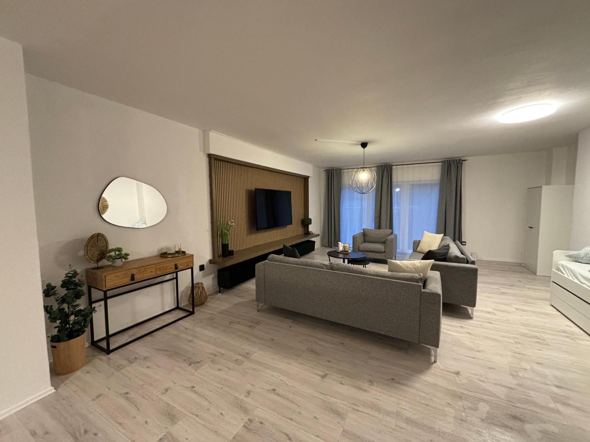 140Qm - 4 Zimmer- Parkplatz - Autobahn - Blauer See - Mallibase Apartments Garbsen Esterno foto