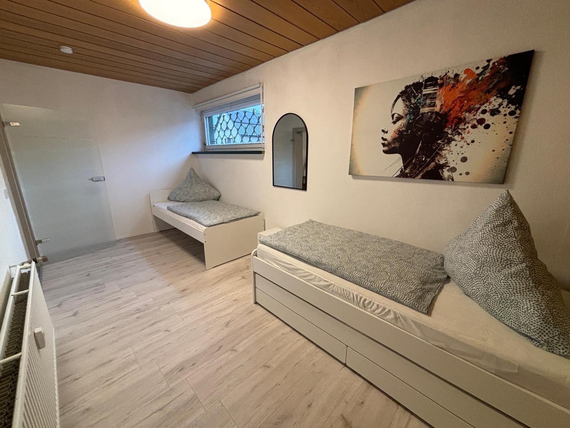 140Qm - 4 Zimmer- Parkplatz - Autobahn - Blauer See - Mallibase Apartments Garbsen Esterno foto